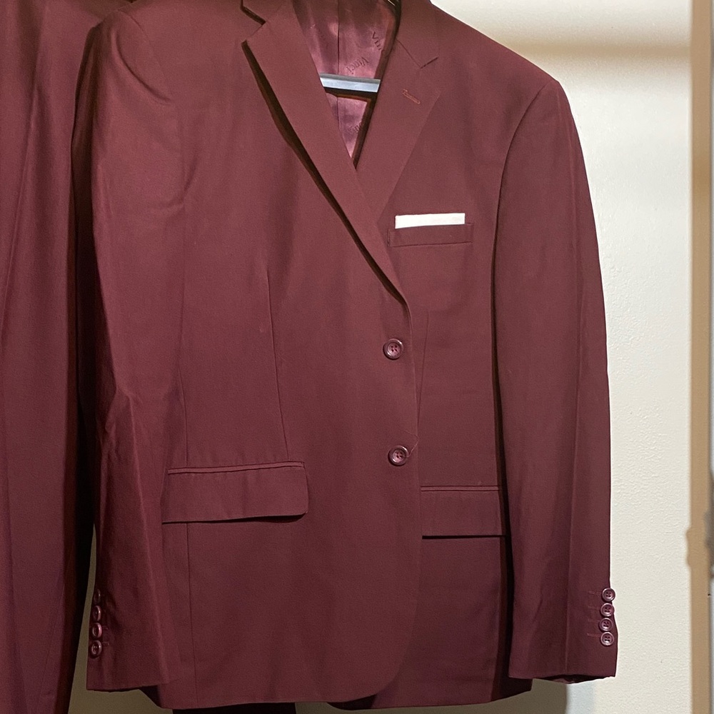 Sophisticated Burgundy Men's Suit - Picture 2 of 7